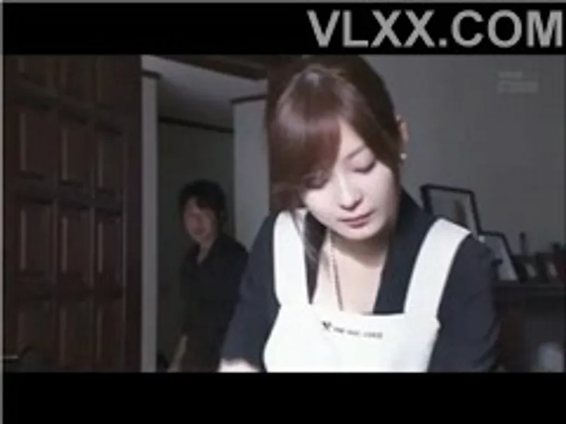 Chồng yêu đi công tác, cô vợ ở nhà bị người tình của chị gái cưỡng hiếp